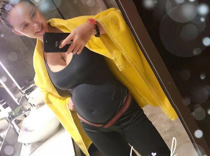 張（zhāng）歆芸曾做過（guò）安檢，安檢姐（jiě）姐的話變熱了，網民:不會說已經胖了。