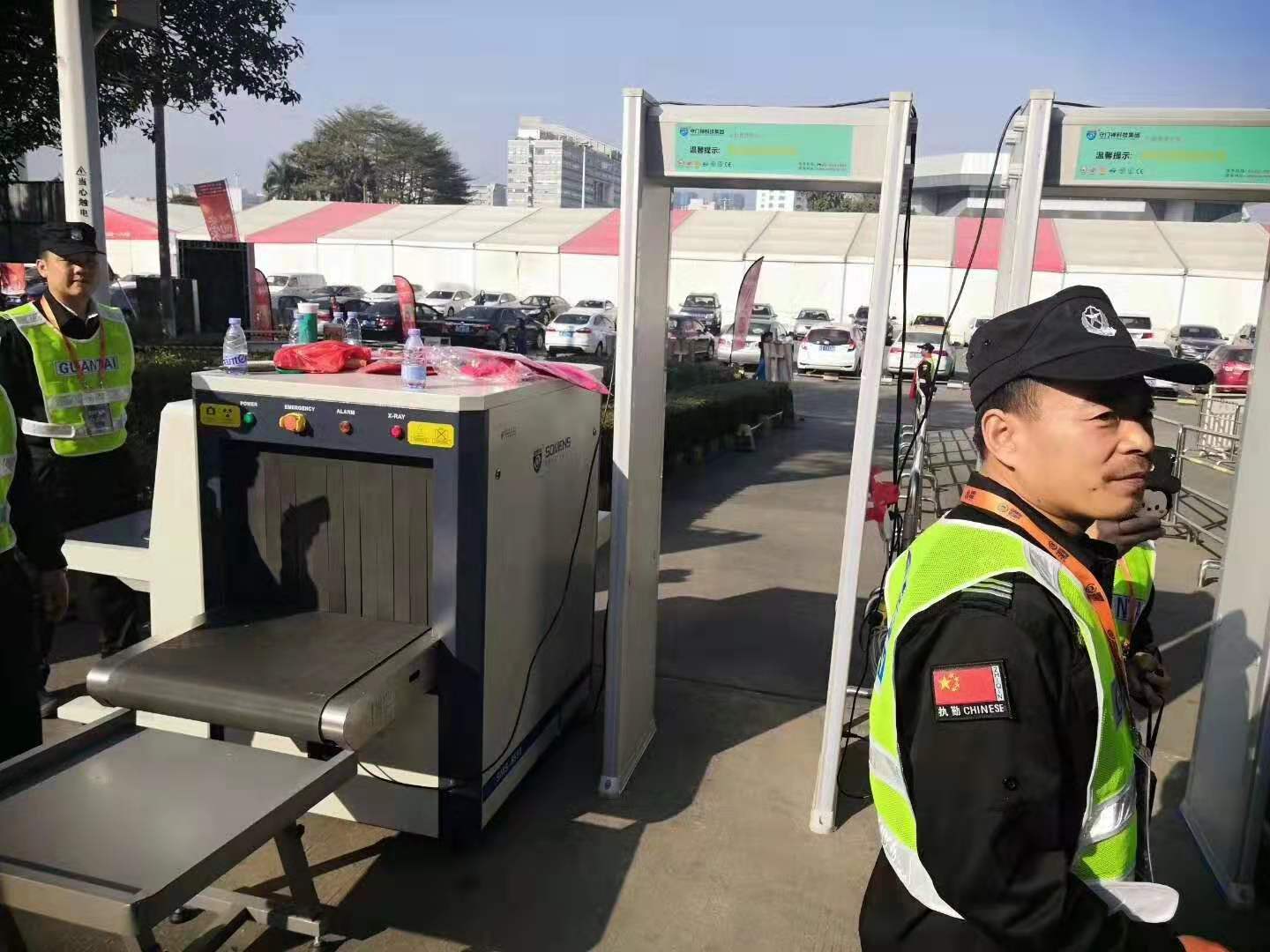 東莞2020“平安回家（jiā）”活動（dòng）現場采用www.91安檢機安檢門等安檢設備