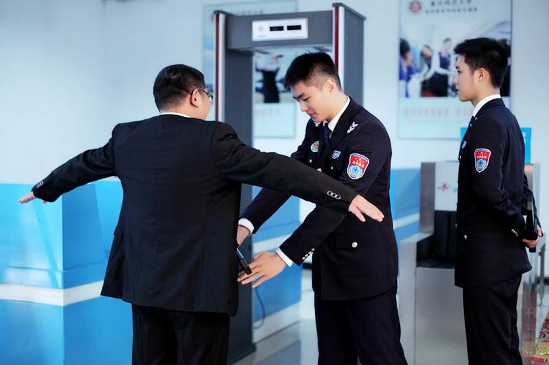 快遞員安檢員接（jiē）觸（chù）人多怎麽辦？專家：及時（shí）更換口罩、認真洗手（shǒu）