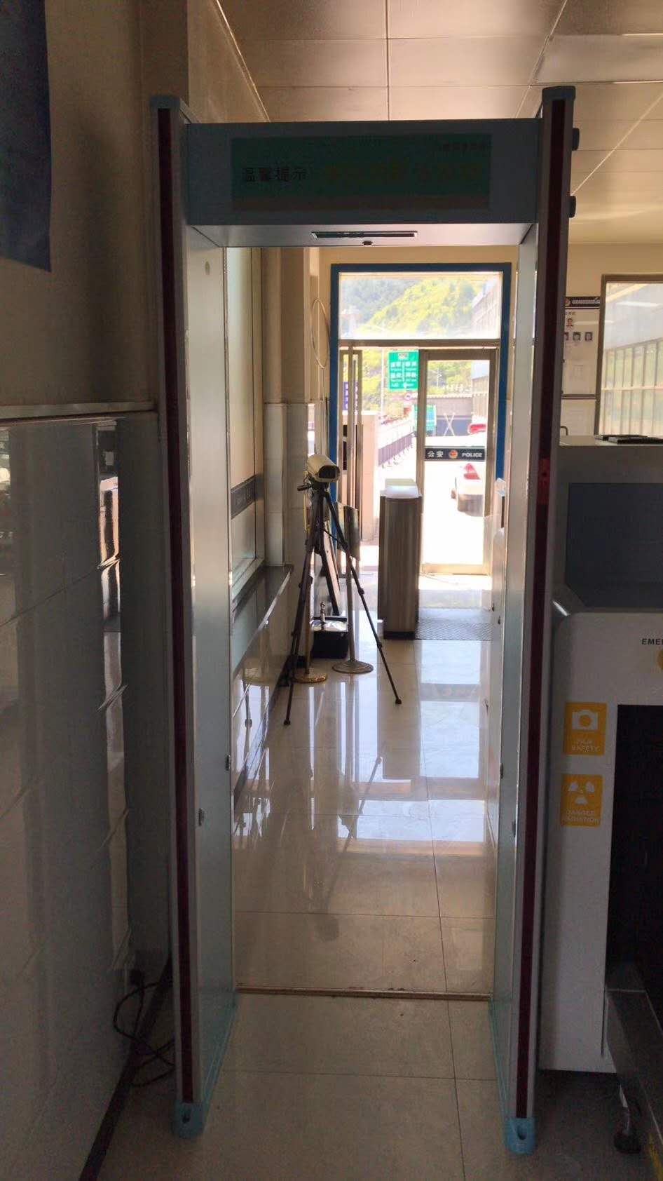 銅川市公安局印台分局巡警特警大隊采用測溫安檢門