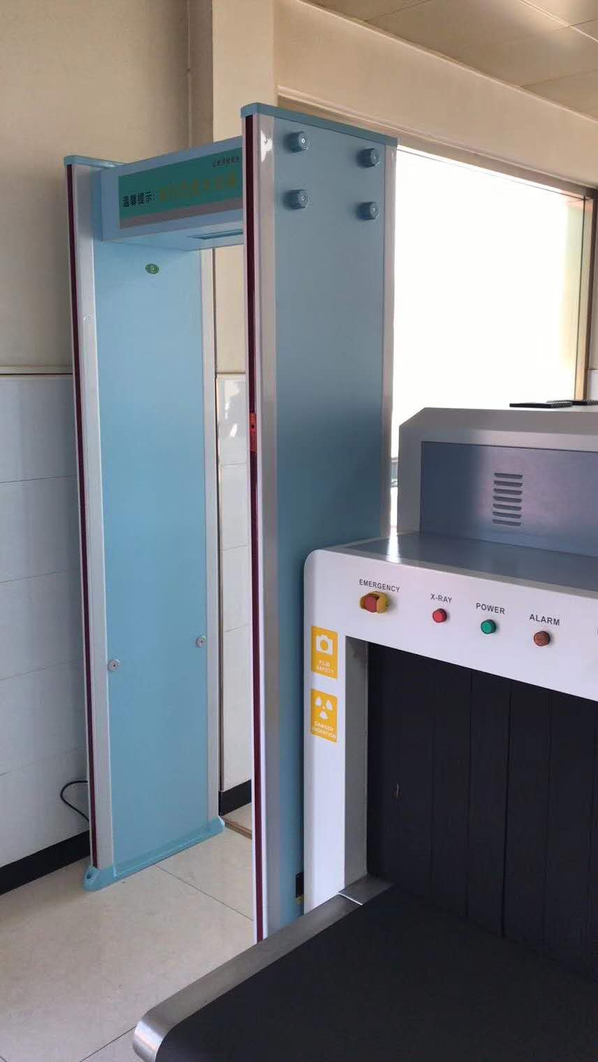 銅川市（shì）公安局印台分局巡警特警大隊采用測溫安檢門