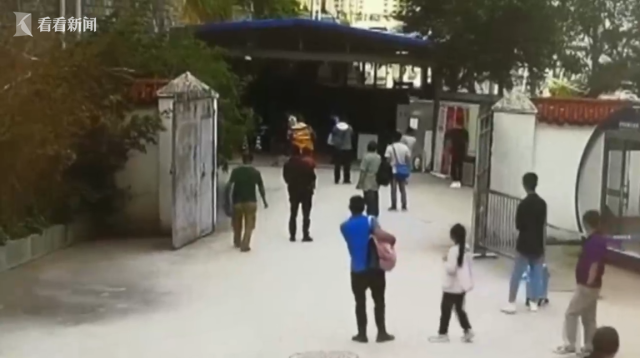 “不速之客”到達火車站（zhàn）的安檢機,當他（tā）們看到時,他們立即報警