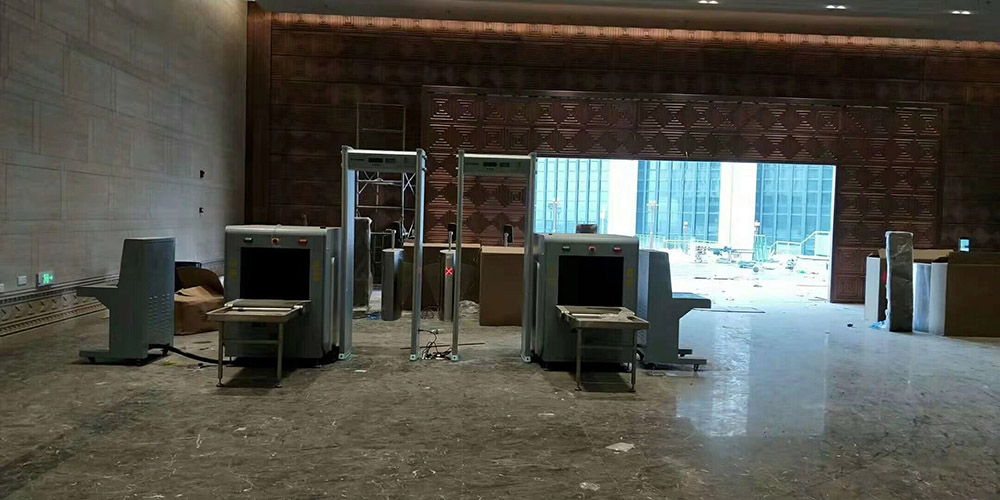 守門（mén）神安（ān）檢機安（ān）檢門（mén）安檢設備在（zài）江西博物館新館安裝（zhuāng）調試