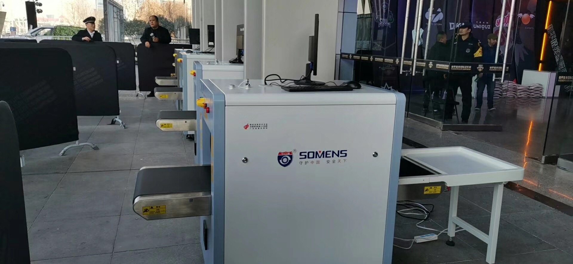 曲江國際（jì）會展中心A館和平精英國際冠軍杯（bēi）賽場采用守（shǒu）門神安（ān）檢機安（ān）檢門等安檢設備。